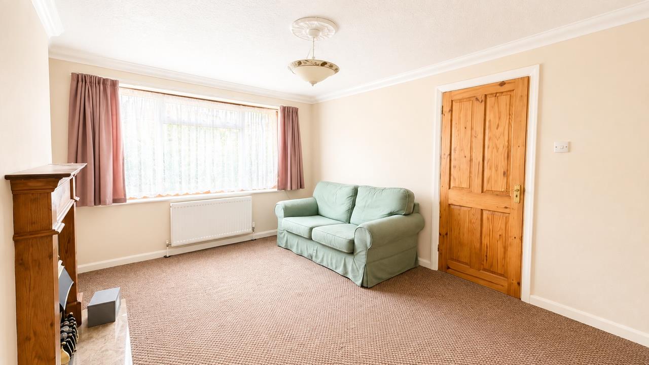 3 bed property in Holmhurst Lane, St. Leonards-On-Sea